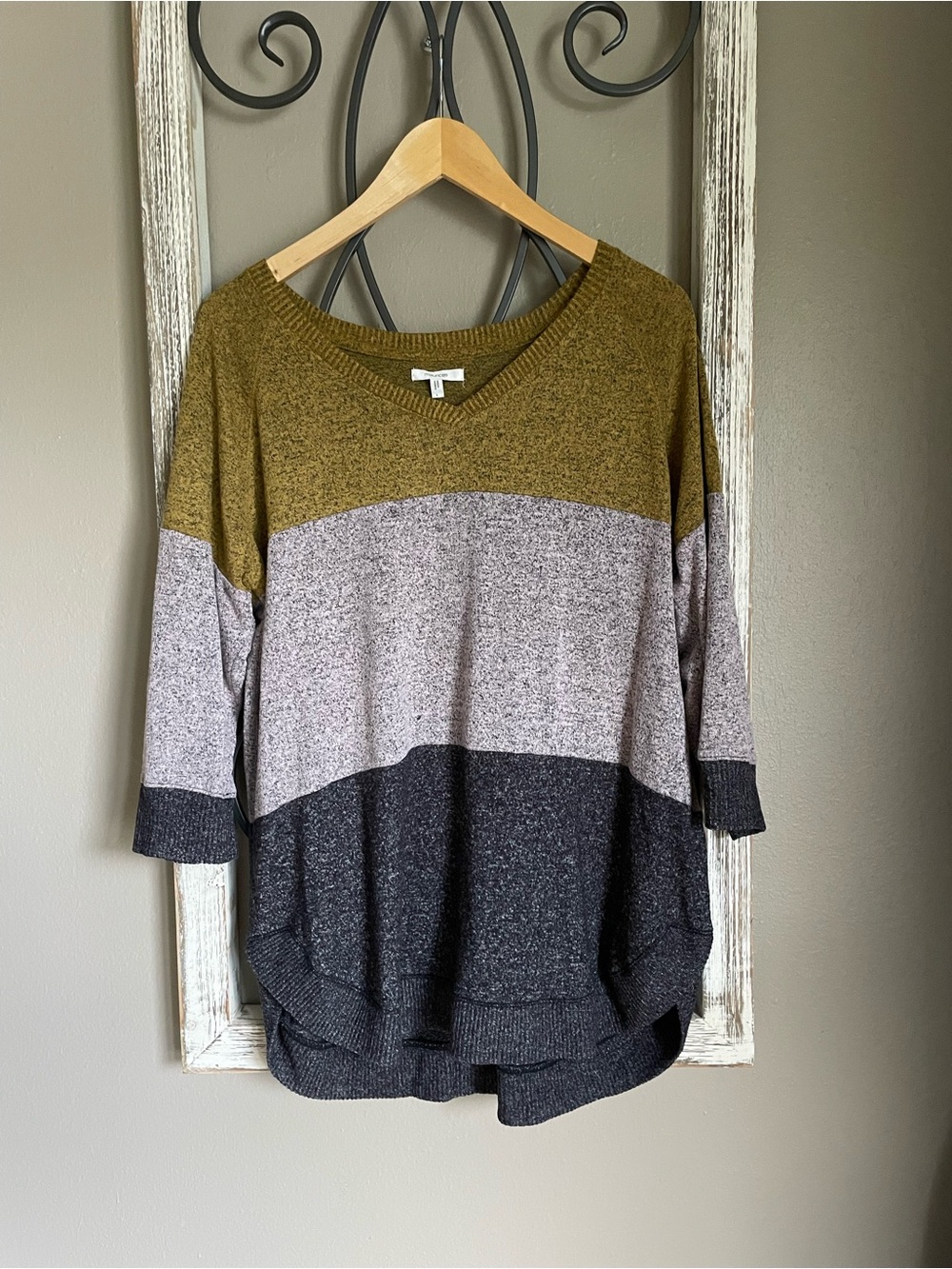 Maurices Color Block V-Neck Sweater Size Large Olive Green Gray Charcoal Knit